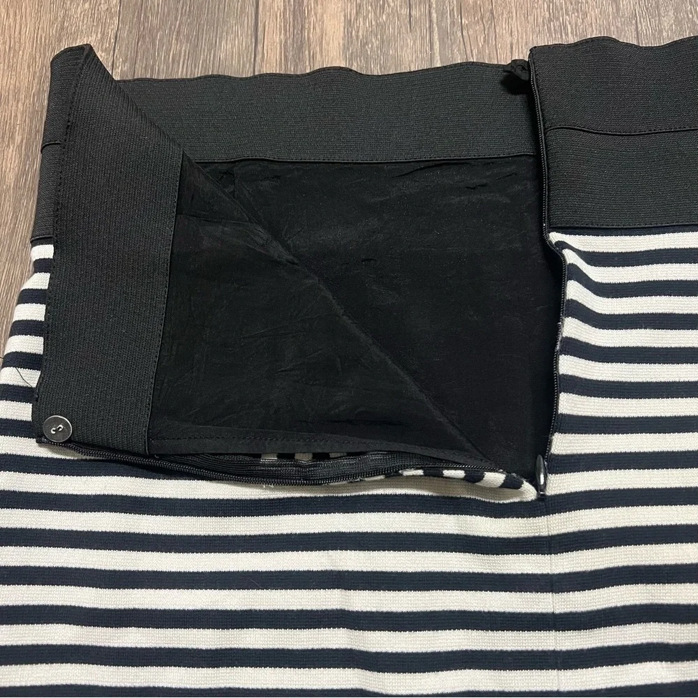 Akris Punto Knee Vtg Knee Length Black White striped Pencil Skirt Stretch Y2K 14 - Picture 6 of 11